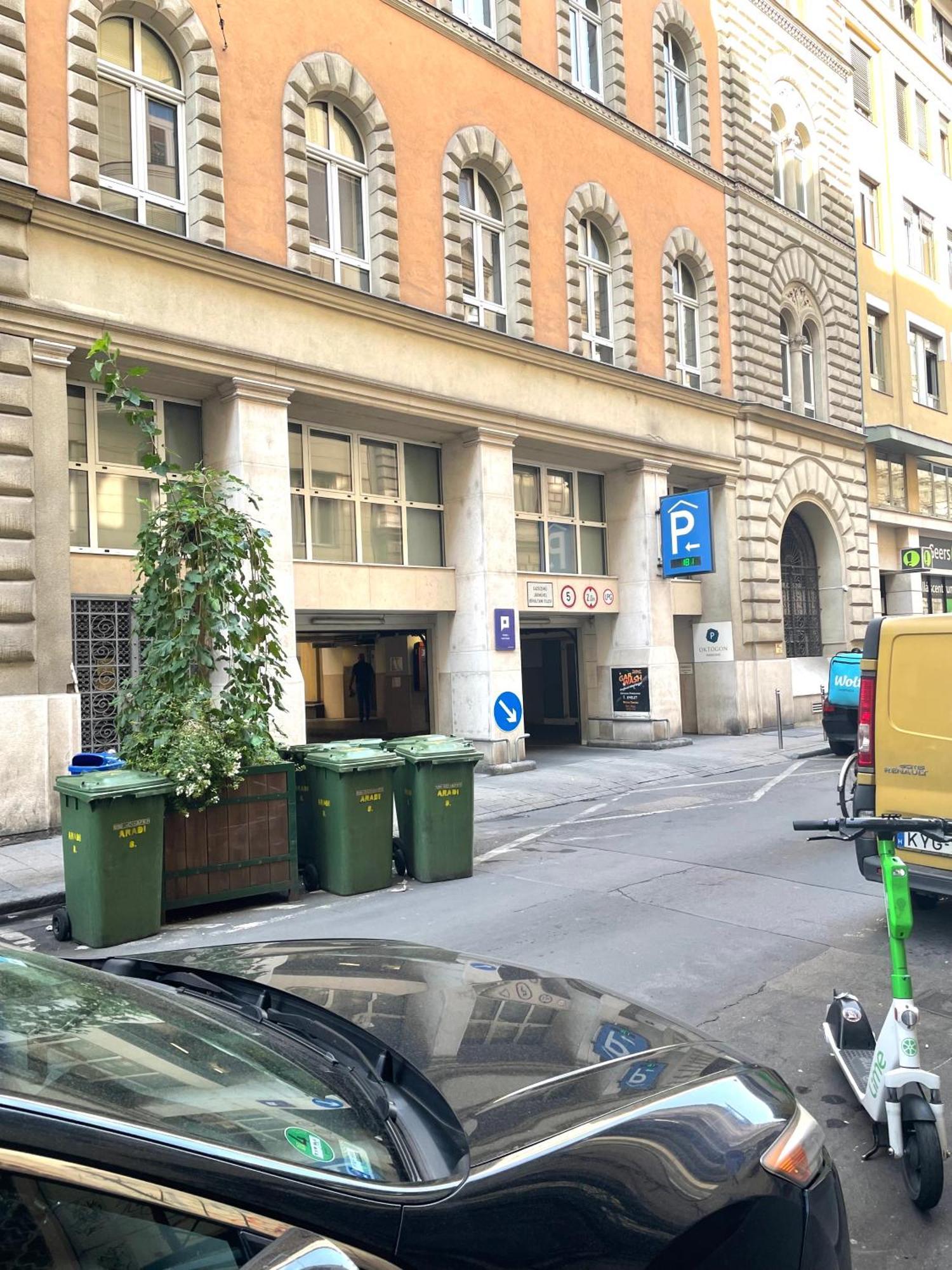 Aradi Rooms With Private Bathroom In The City Centre Budapest Exterior photo