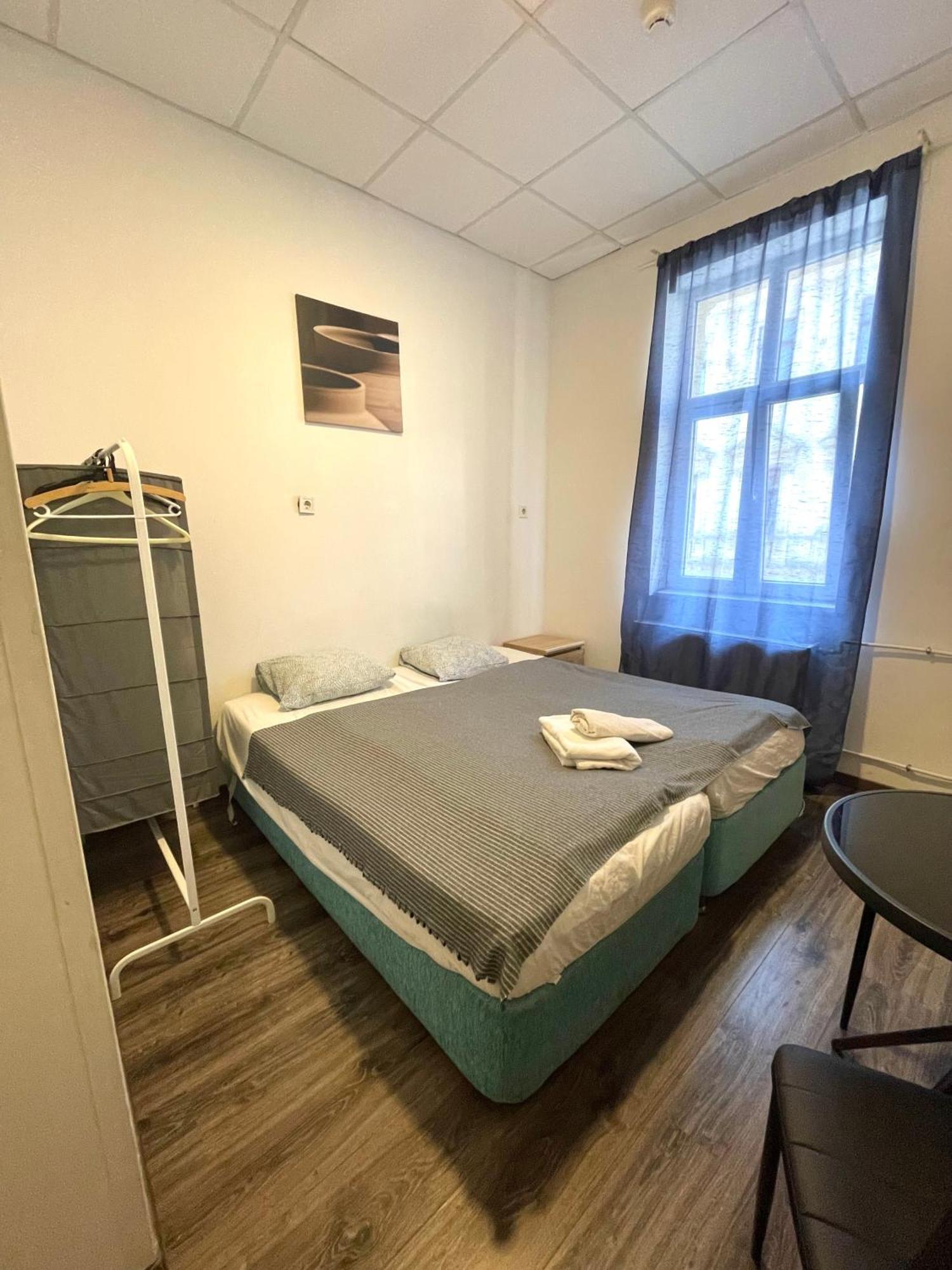 Aradi Rooms With Private Bathroom In The City Centre Budapest Exterior photo